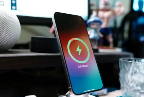 房县苹果15换屏服务分享用什么充电器给iPhone15充电更好 